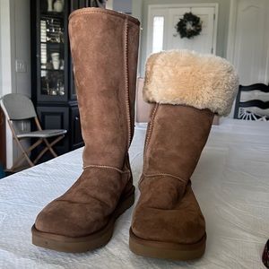 Like new, UGG Classic Tall II Chestnut Sheepskin Boots size 10